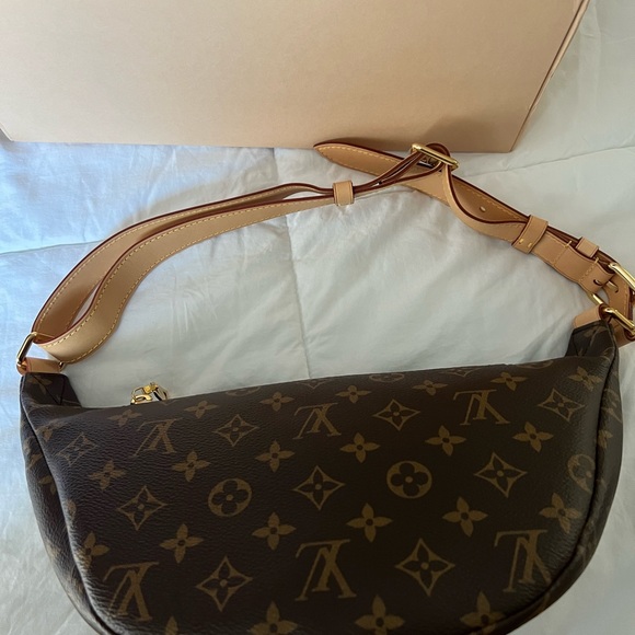 ❌SOLD!!!❌ Louis Vuitton Bumbag - Picture 8 of 16